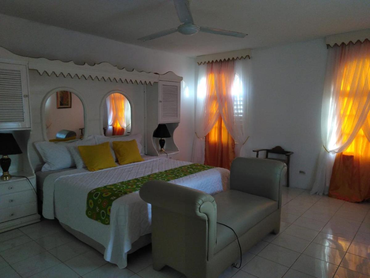 Diamond Villa Guest House Montego Bay Exterior foto